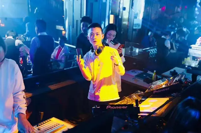 潮人酒吧和《中国新歌声》邀你一起蹦迪