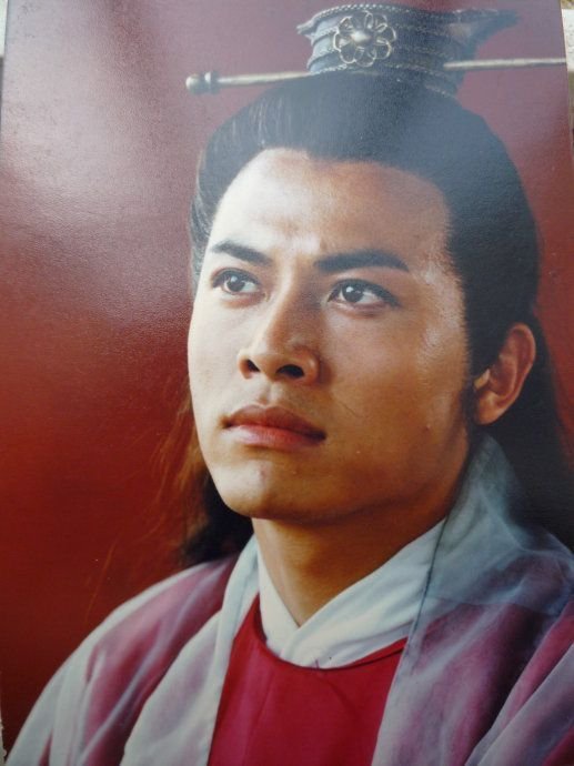 陆诗雨年轻时模样帅气.