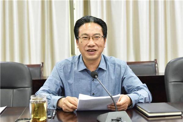 中共衡东县委书记 吴伟生参加会议.