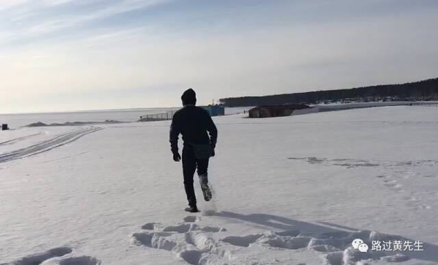 四十岁的黄先生正在路上,像一个勇者,一往无前.