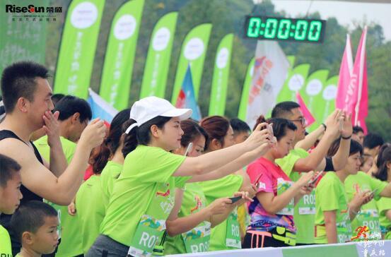 两天超千人报名 荣盛城市马拉松各大赛区报名火爆