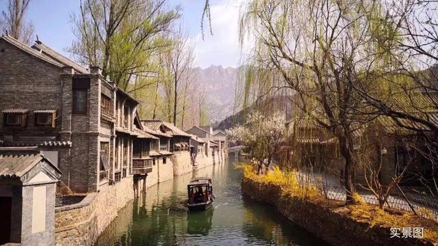 一山一水一座城 一景一墅一河谷