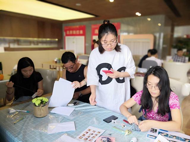 粽礼寻芬芳巧手迎端阳：融尚未来端午节香囊DIY活动