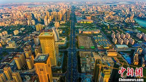 楼市调控之下：政策高压态势持续 房企竞速布局