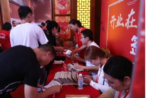 乐城服装早市开业发布会在京盛大举办