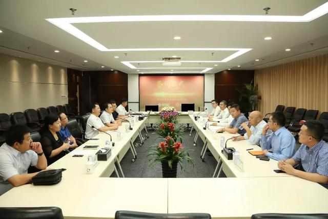 携手共创未来，中交地产与鸿坤集团正式签署战略合作协议