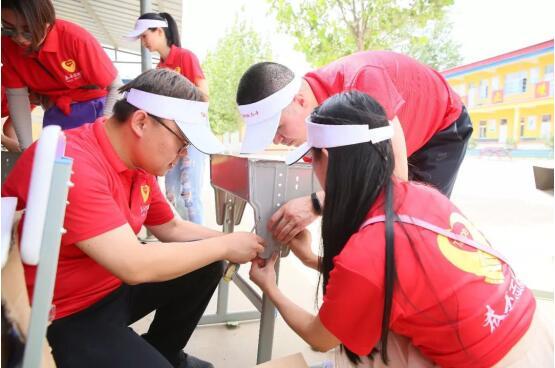 不畏酷暑 泰禾志愿者公益助学再行动