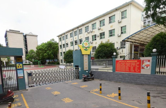 桂花树小学门头图