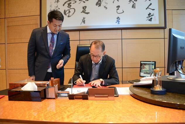 访亚太国际控股集团董事会主席佘伦凯