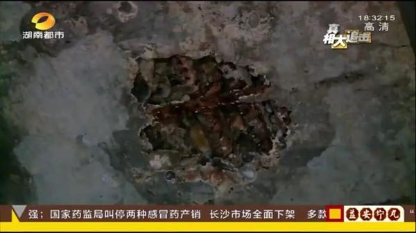 这个知名小区惊现“脆皮梁” 还一捅一个洞!