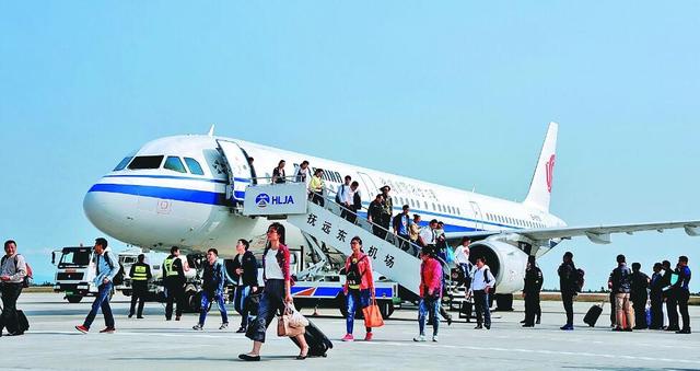 "五一"起这9类"失信人"无法乘飞机