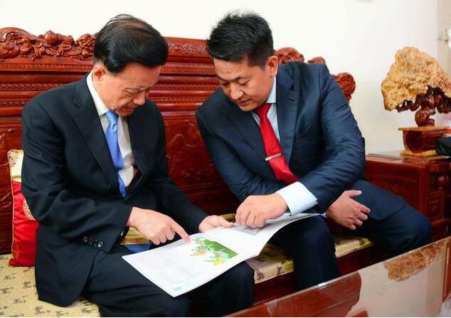 访亚太国际控股集团董事会主席佘伦凯