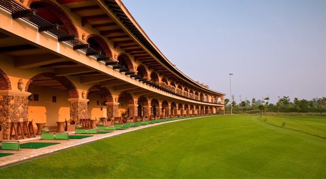 高尔夫学院练习场