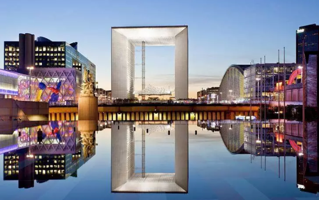 拉德芳斯示意图