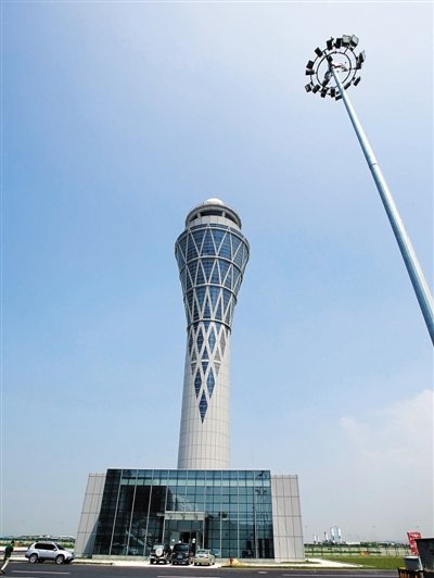 t3航站楼塔台增高30米 塔台安装"场监雷达"_房产深圳站_腾讯网