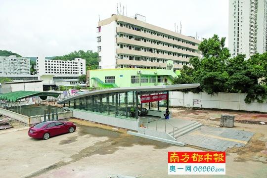 这是奇葩设计吗9号线梅村站开口朝着居民楼