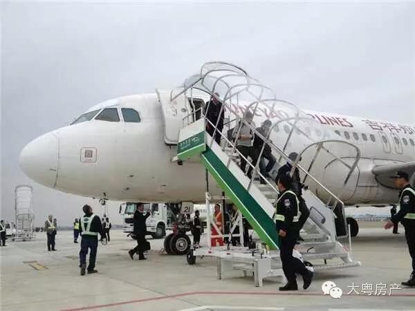 摘要]2015年2月5日,盼了13年惠州机场首航顺利着陆.