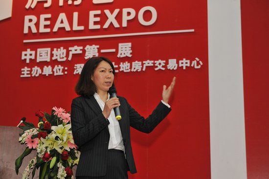 全球农业地产投资总经理吴洁人非常欢迎吴洁人女士,刚才我在后台跟