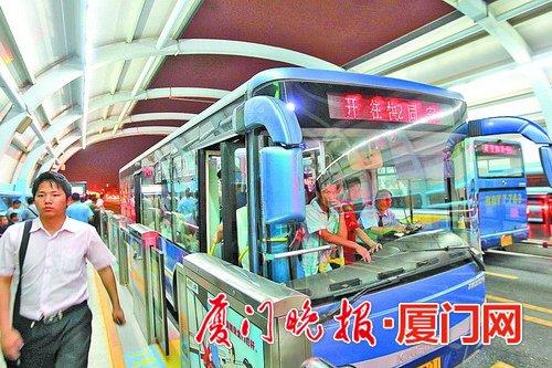 廈門公交線路brt7開通7年 年客運量破一億人次