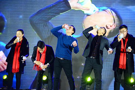 河南房地产环球招采2019年新春联谊会圆满举行_房产河南站_腾讯网