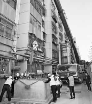 瞅瞅这小区 一口气加装 21部电梯