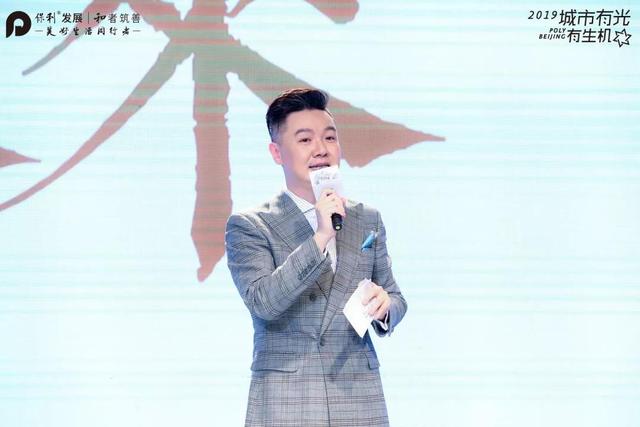 用四个字，讲好一个有光的故事