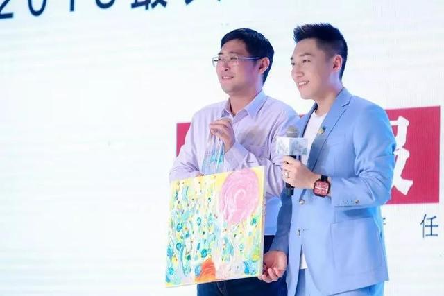 用四个字，讲好一个有光的故事