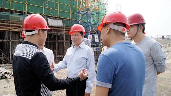 市政领导4月24日参观指导中融·大名城园林景观打造