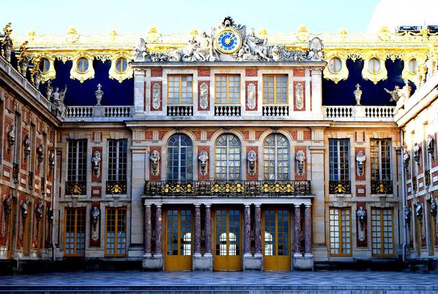 反映了当时权贵的生活趣味,代表作是巴黎苏俾士府邸公主沙龙和凡尔赛