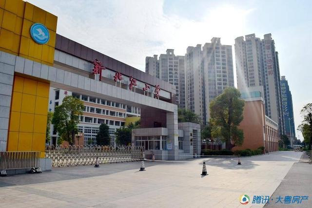 位于新城区连江西路30号,与新北江小学只有十米之隔的翔隆七色城邦