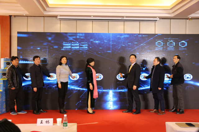 人工智能+教育高峰论坛暨智能产品分享会在南京举办