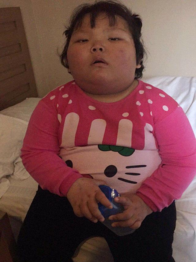 "6岁超百斤娃在哭泣