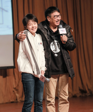 《流浪地球》来宁路演 屈楚萧现身引尖叫不断