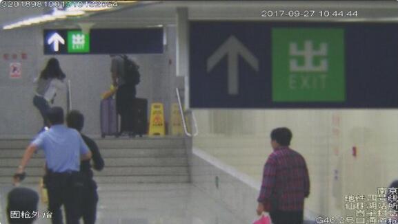 男子地铁遇盘查突然逃窜 民警追800米将其抓获_荔枝网新闻