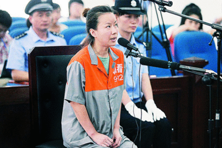 李俐吸毒获刑一年 当庭痛骂满文军说谎