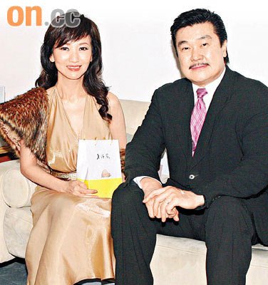 嫁给丑男的美女明星都是为了出名或钱的原因