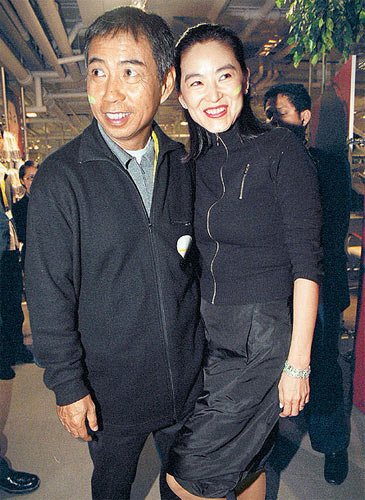 叶玉卿的老公胡兆明长得也很一般余秋雨和马兰戈伟如与老公李湘也算