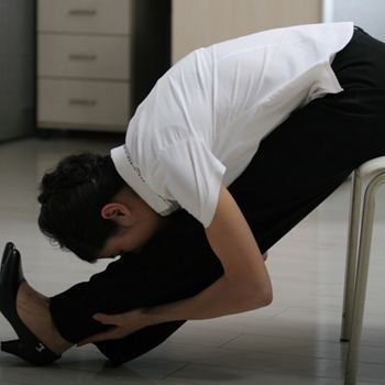 办公室瑜伽16招让ol坐着变瘦(图) - moor - moor ^o^/ *屋*