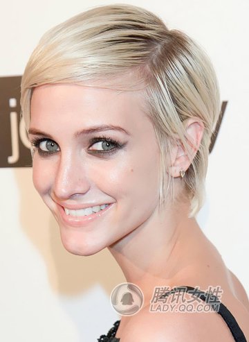 热门短发style 1:英伦风中性短发 明星示范:ashlee simpson 发型point