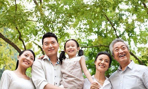 初中生主观幸福感与父母教养方式的关系研究