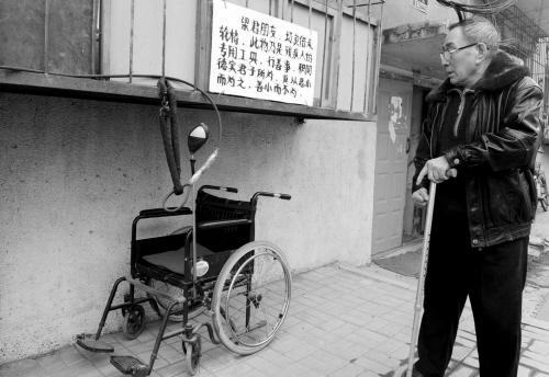 残疾大爷轮椅三年丢俩台 写信"感动"小偷