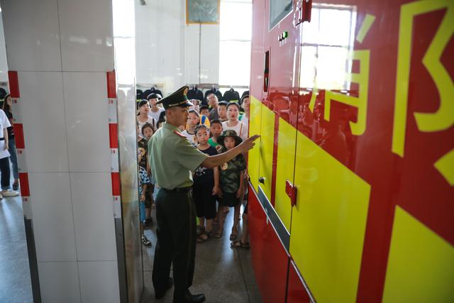 辽宁省消防局组织开展"小企鹅暑期消防夏令营"活动