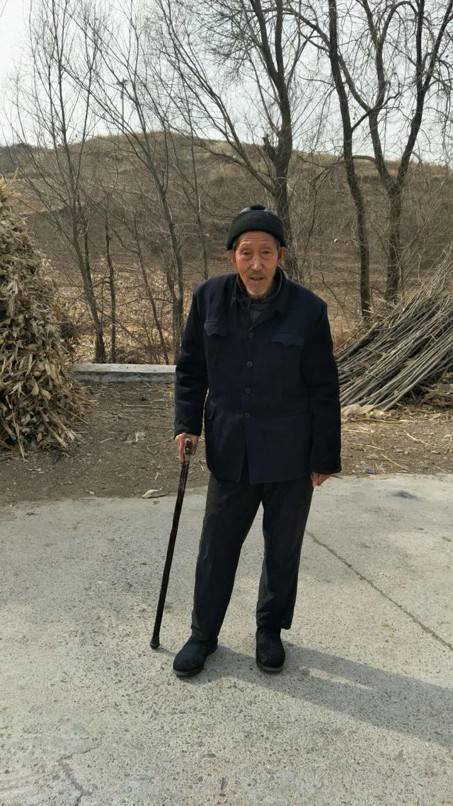 不吃酸甜食爱吃地瓜106岁老人5世同堂满口牙