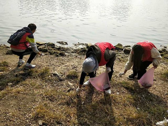 “同饮家乡水保护母亲河” 大学生志愿者在行动