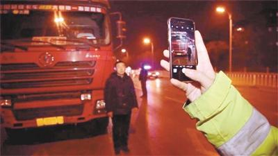 沈阳警方全力整治重型货车交通违法行为