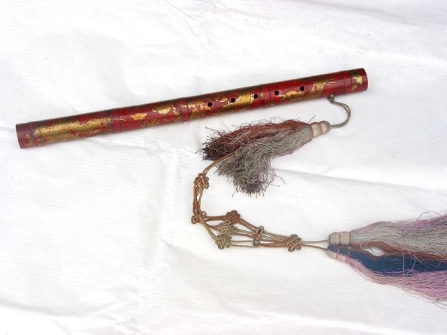 篪(音chi) 是用竹管制成的乐器.