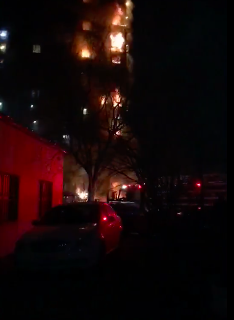 沈阳世代龙城38号楼半夜发生火灾 未造成人员伤亡