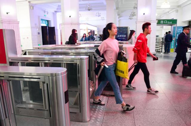 沈阳火车站取消入门验票 旅客乘车更便利