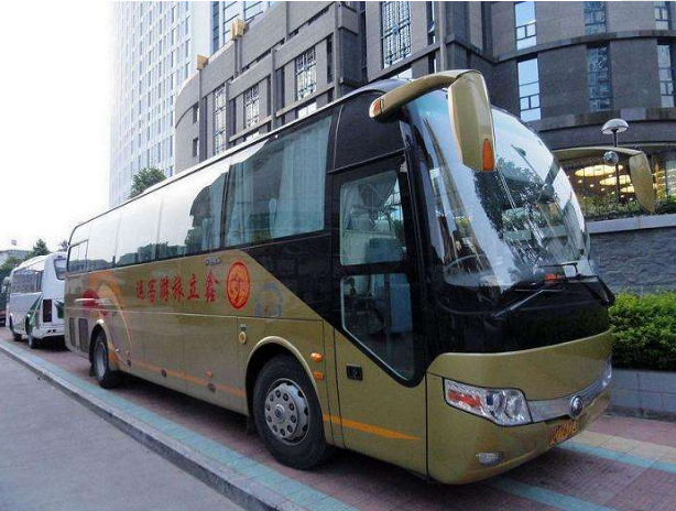 辽宁16项政策支持民企发展 通勤客车可借行公交车道及站点