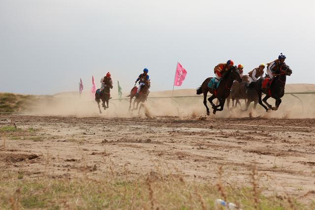 第十届全区全民健身运动会暨内蒙古沙漠那达慕、奈曼（国际）越野群英会奈曼开幕